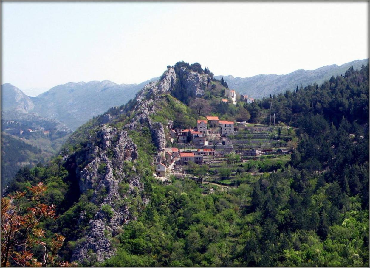 Mini Stone House Villa Omiš Eksteriør billede